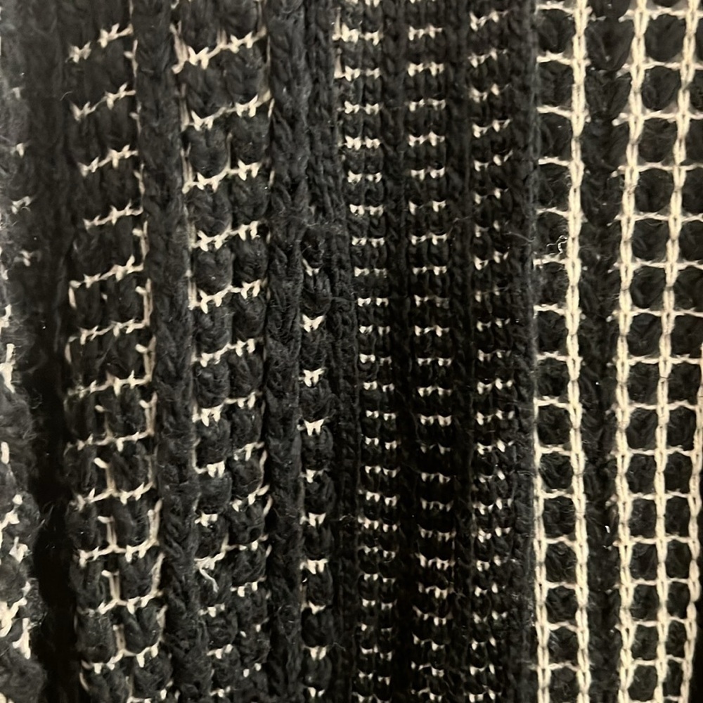 Zara knit - Black and White Sweater - cape size M - Picture 5 of 7